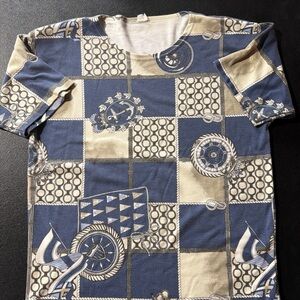 Chic Patterned Short Sleeve Top in Blue and Cream